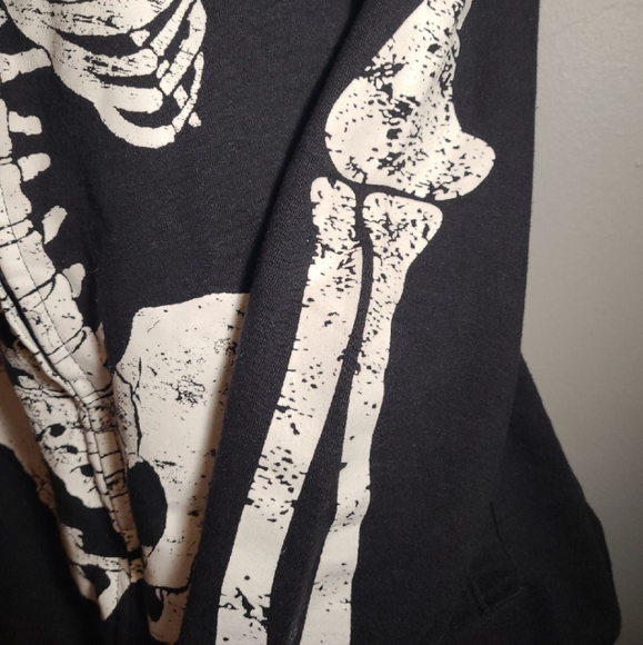 Teenage Runaway Sweater - Picture 7 of 12